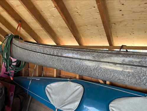 Gatz Canadese kano Mohawk 5,,25 m lang,met groen dekzeil