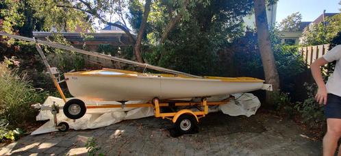 Gele polyester zeilboot (420) met trailer