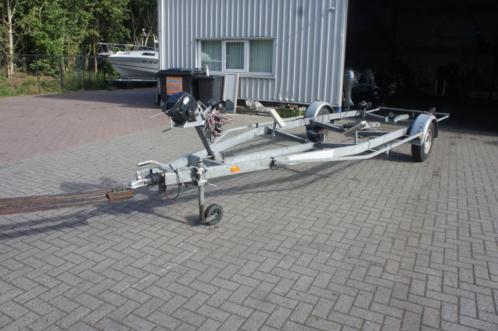 Geremde stallings boot trailer met el lier