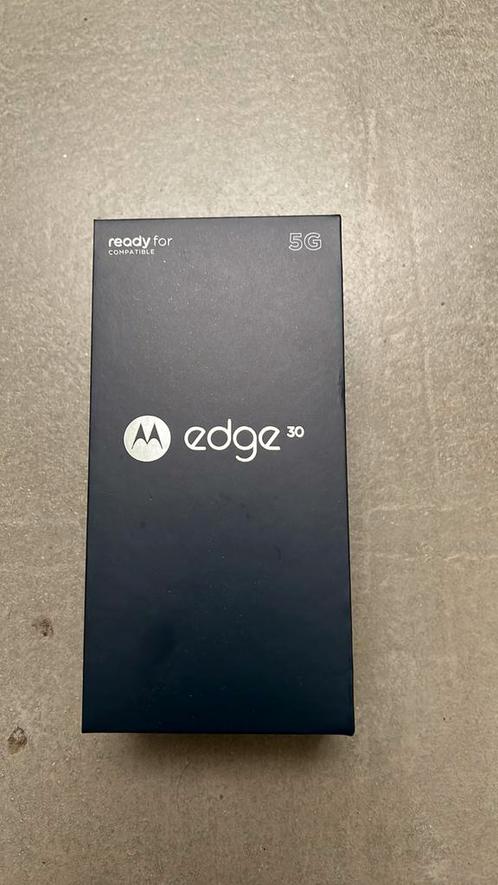 Geseald Motorola Edge 30 blauw in doos