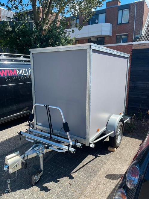 Gesloten aanhanger  bw trailer  grijs  750 kg