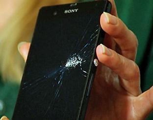 Gezocht (defect of gebarsten) Sony Xperia Z3 of Z5 Compact