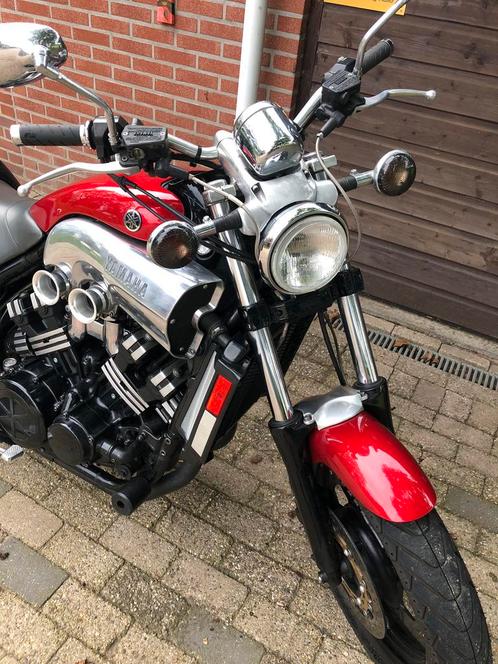 Gezocht nieuwe eigenaar voor rode leuke yamaha vmax V-MAX