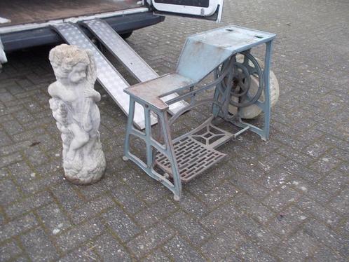 GIETIJZER ONDERSTEL FABRIEKSMACHIEN(GIETIJZER