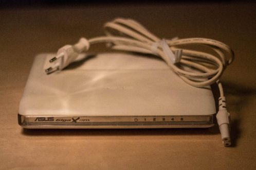 Gigabit switch - Asus GigaX 1105N