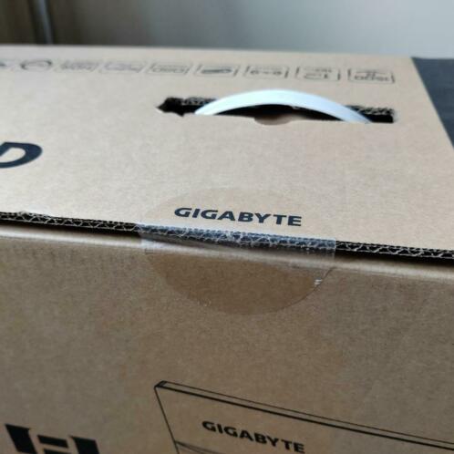 GIGABYTE G27QC A 27034 Curved Gaming Monitor