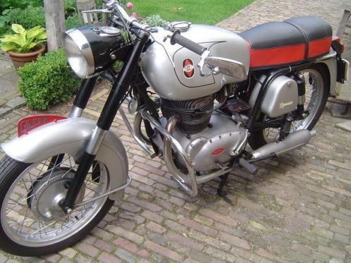 GILERA 300 B extra twin 1965 motorfiets en MOTOM brommer