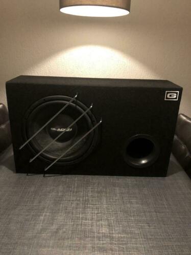 Gladen subwoofer en versterker samen