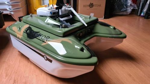 Gladiator xxl voerboot met dragonfly pro.