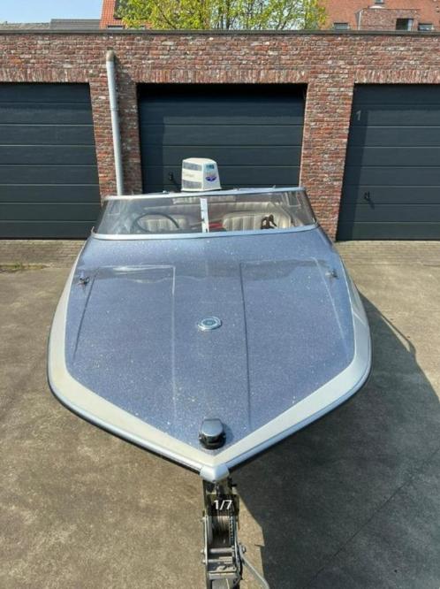 glastron GT150 bowrider op riba trailer