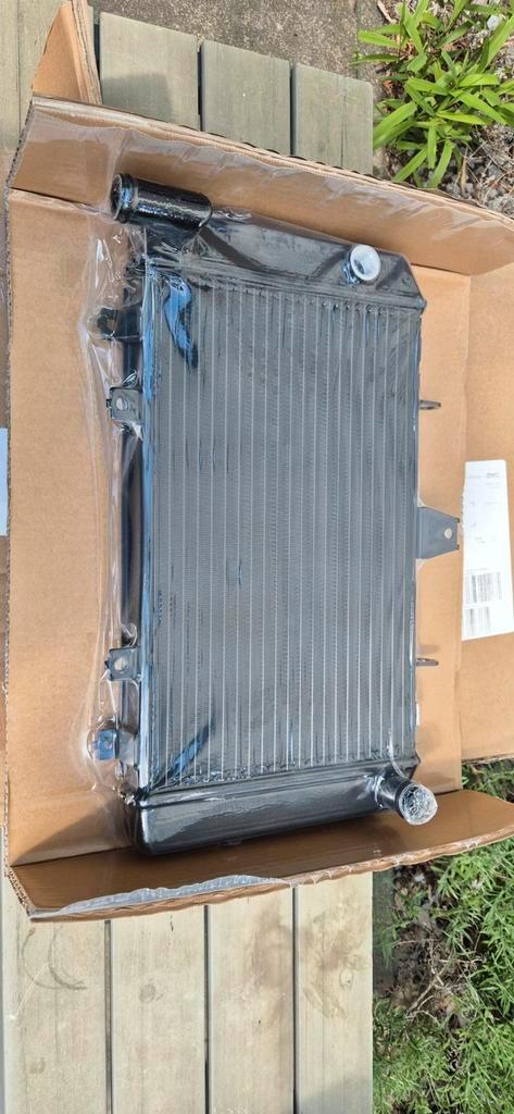 Gloednieuwe radiator Kawasaki ZRX 1200