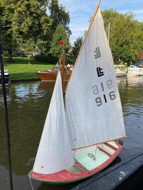 Goed onderhouden Leukothea zeil- en roeiboot