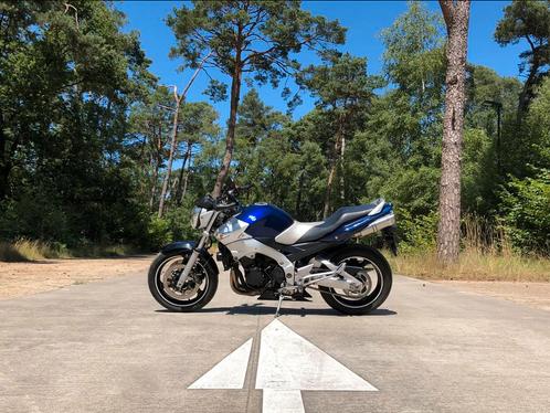 Goed onderhouden Suzuki GSR 600 Krachtige viercilinder Blauw