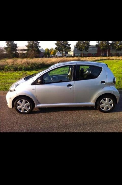 Goed onderhouden Toyota Aygo 1.0 2009 Grijs