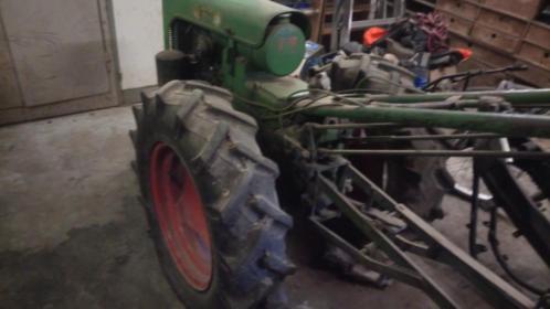 Goed werkende holder te koop  tractor  trekker  voertuig