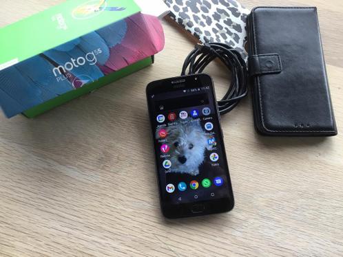 Goede Motorola G5S    32GB     met hoesjes  ( geen lader)