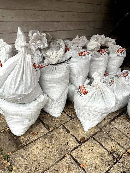 Good quality soil (25kg bags) for sale