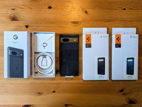 Google Pixel 7a  2 Spigen Cover Hoesjes