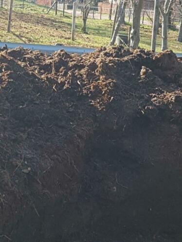 Gratis af te halen goede mest voor de tuin of moestuin 