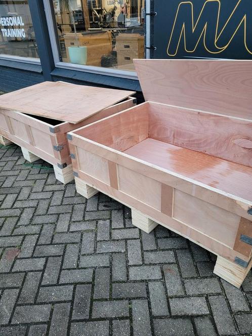 Gratis afhalen in Breda 2 grote houten bakken