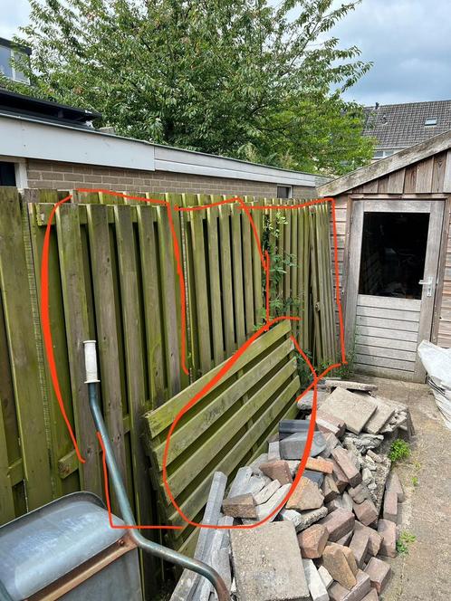 Gratis hout Oude schuttingen, planken en houten eettafel