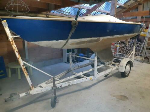 Gratis open zeilboot met trailer. Mustang junior.