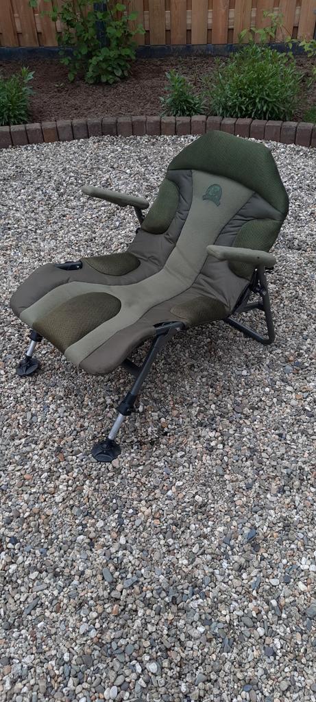 Grizzly compact chair