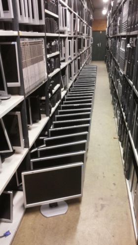 Groot assortiment Flatscreen Beeldschermen 15 tm 21inch