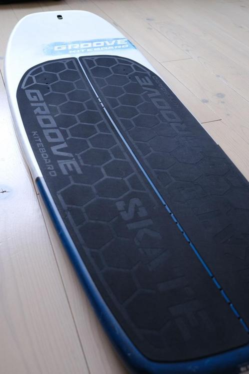Groove Skate Carbon 130cm - incl boardbag