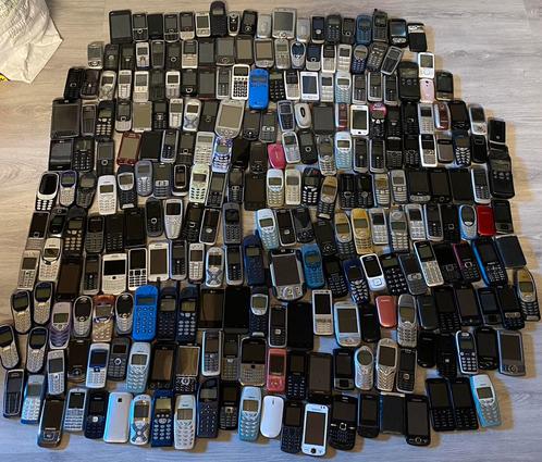 Grote partij vintage mobieltjes ruim 250 stuks