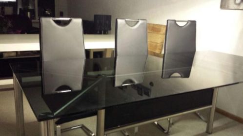 Grote tuintafel met gehard glazen blad