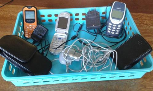 Gsm Nokia 3310 met oplader en Alcatal oranje met oplader