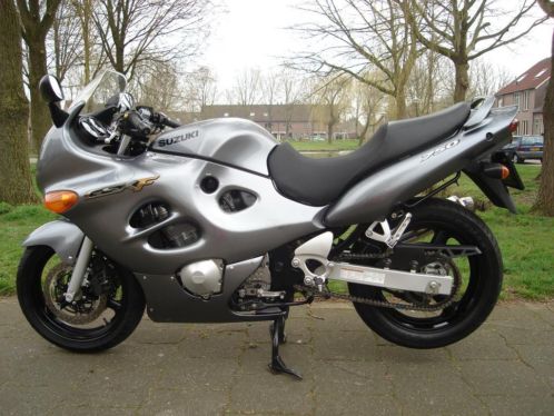 GSX750F, 2003, slechts 12.000km. 2450,- euro