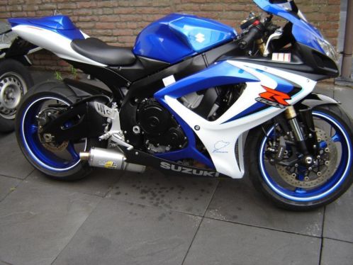 gsxr 600 blauwwit leo vince uitlaat.