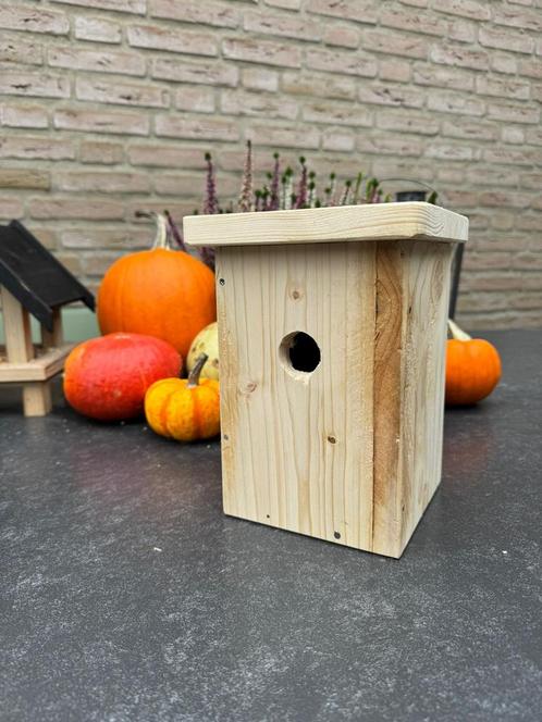 Handgemaakte vogelhuisjes