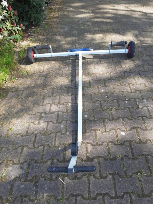 Handtrailer voor klein bootje.