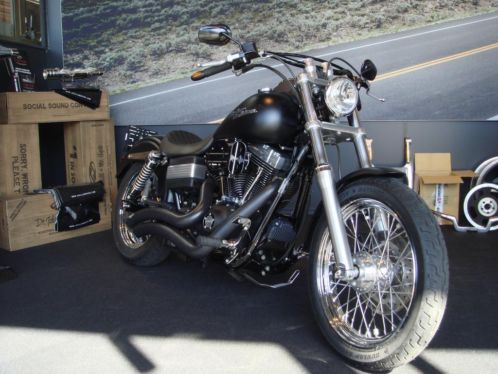 Harley-Davidson Dyna Street Bob 2006 Mat zwart