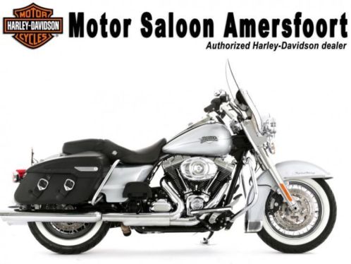 Harley-Davidson FLHRC Road King Classic ABS (bj 2011)
