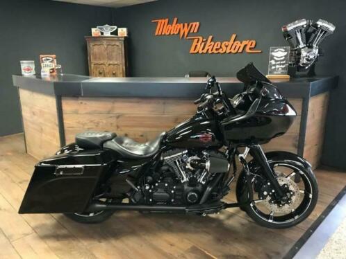 Harley-Davidson FLTRX Road Glide Special CVO Roadglide Black