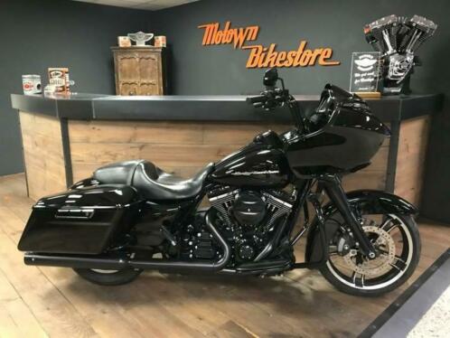 Harley-Davidson FLTRXS Road Glide Special Black Edition Navi
