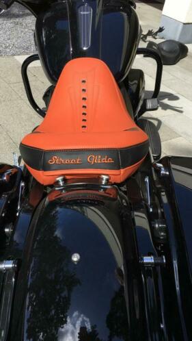 Harley Davidson special factory order CVO Street Glide seat