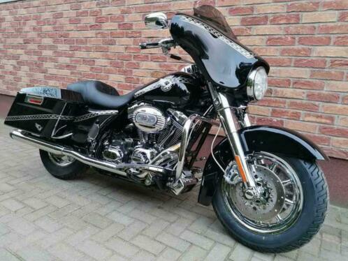 HARLEY-DAVIDSON STREET GLIDE CVO FLHXSE (bj 2007)