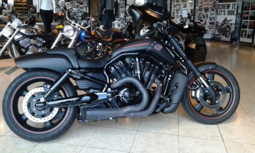 Harley-Davidson V-Rod Muscle VRSCF Night Rod gespoten