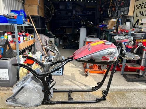 HARLEY Softail Frame twincam met Swingarm 200 band