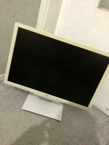 HD Fujitsu Beeldscherm Monitor 24 inch INGEBOUWDE SPEAKERS