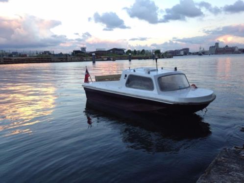 Heerlijk bootje met kajuit en 8pk motor