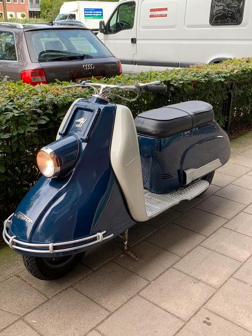 Heinkel motorscooter 103 A-0 uit 1956