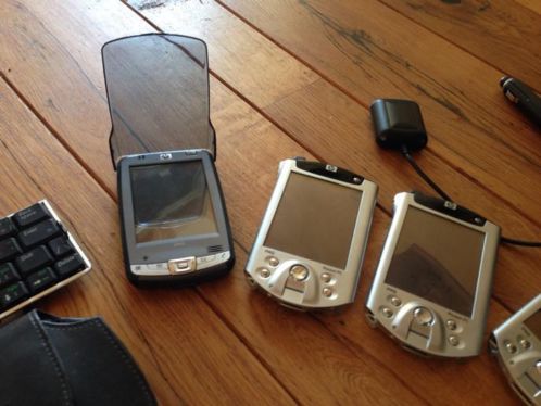 Hele doos met 4 ipaq gps TomTom dockings autoladers enz