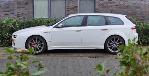 Hele goeie en mooie Alfa romeo 159 Sportwagon 1750 TBI TI