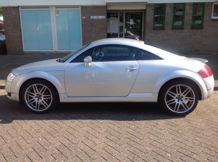 Hele mooie Audi TT Coup 8N Met DeviL Eyes.